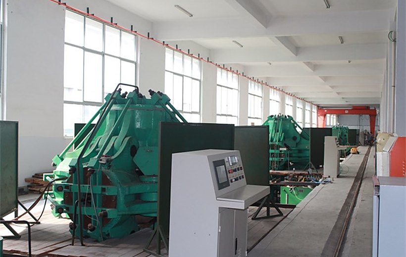 Six-sided diamond synthesis presses in the HNHONGXIANG production hall