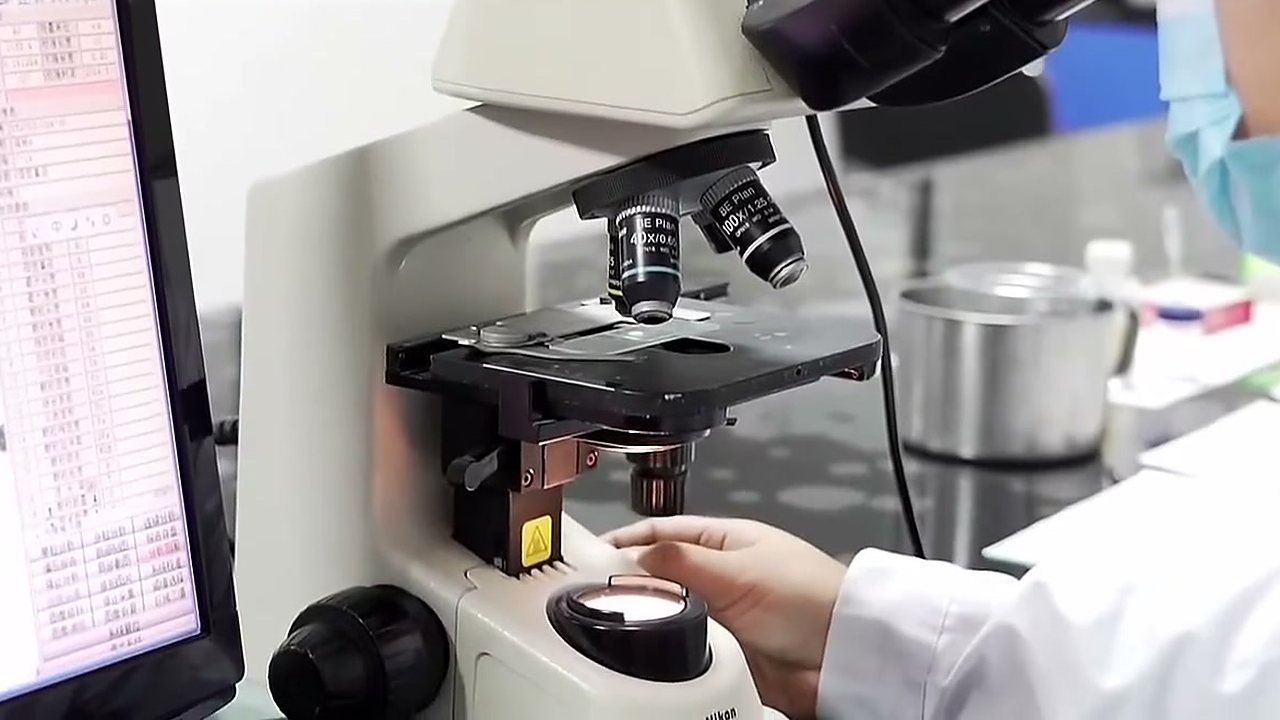 Technician analysing diamond powder in the HNHONGXIANG laboratory